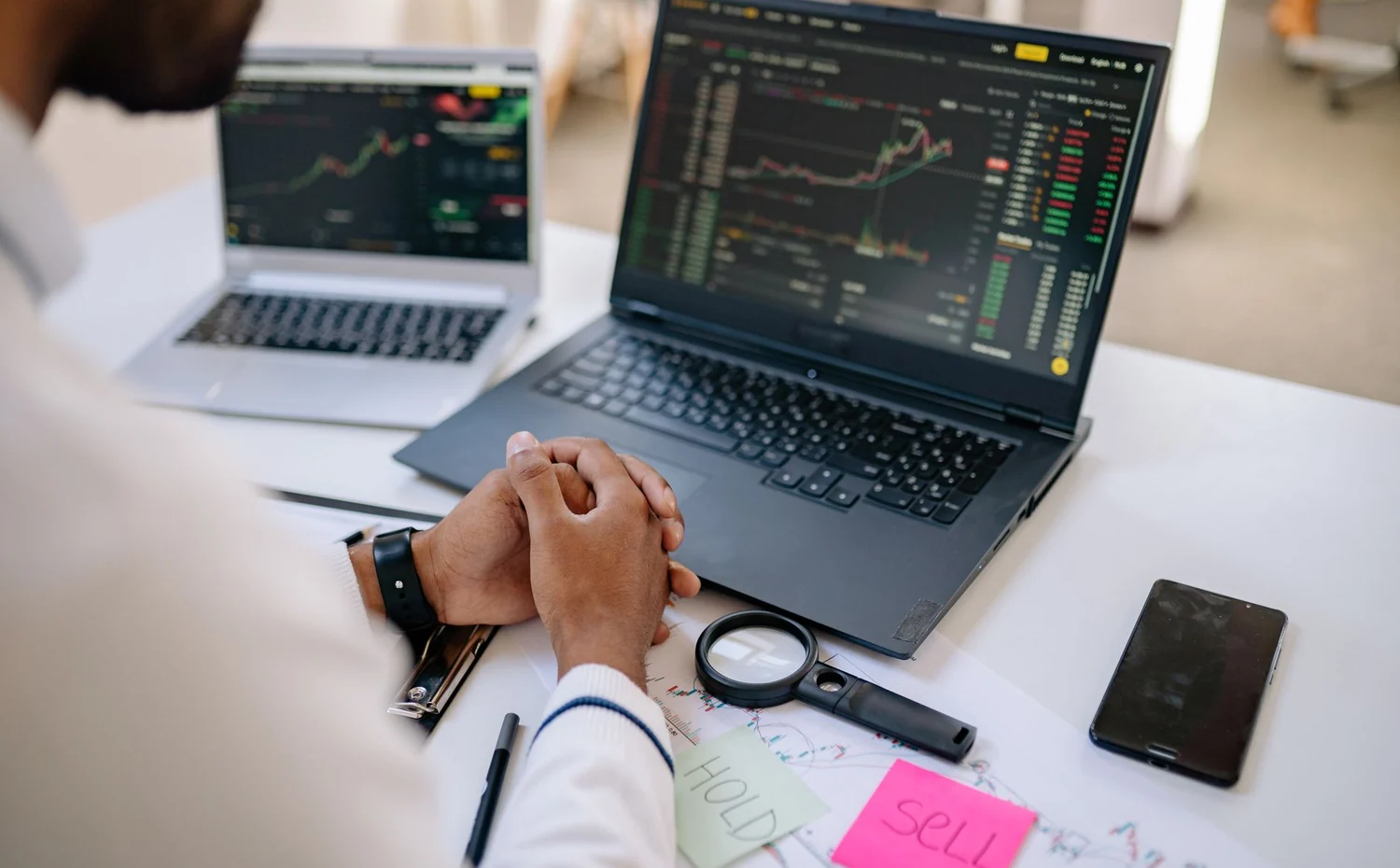 Binomo trading fixed-time contract on chart